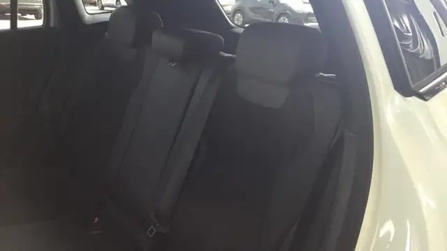 Mercedes-Benz Gla view 11