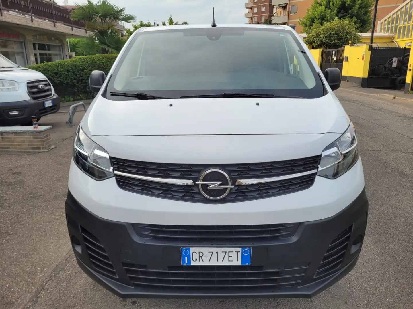 Opel Vivaro 15990 + IVA 1.5 D 100 CV L2H1 E6D-TEMP Bianco - 2