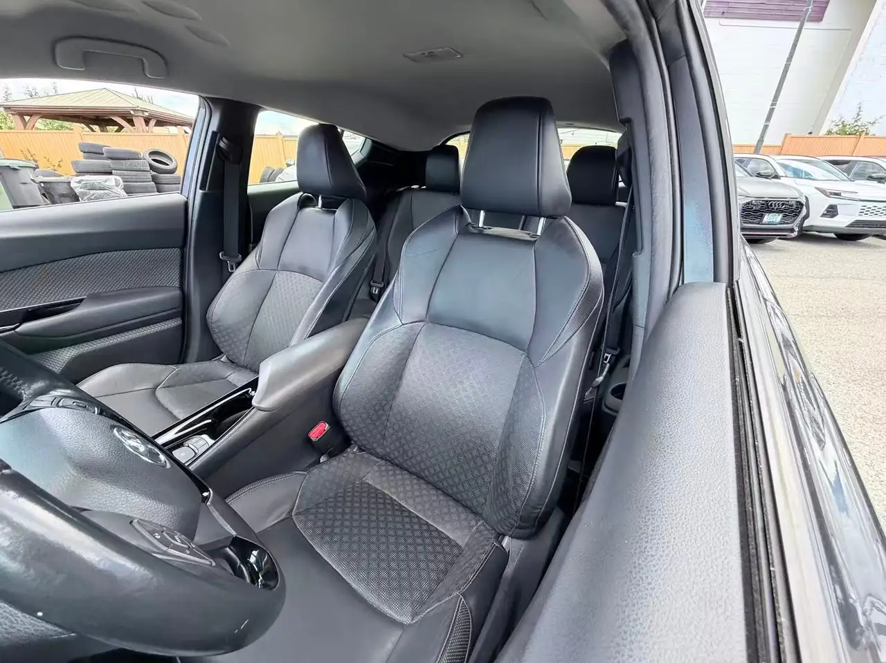 Toyota C-HR fotografie Toyota C-HR