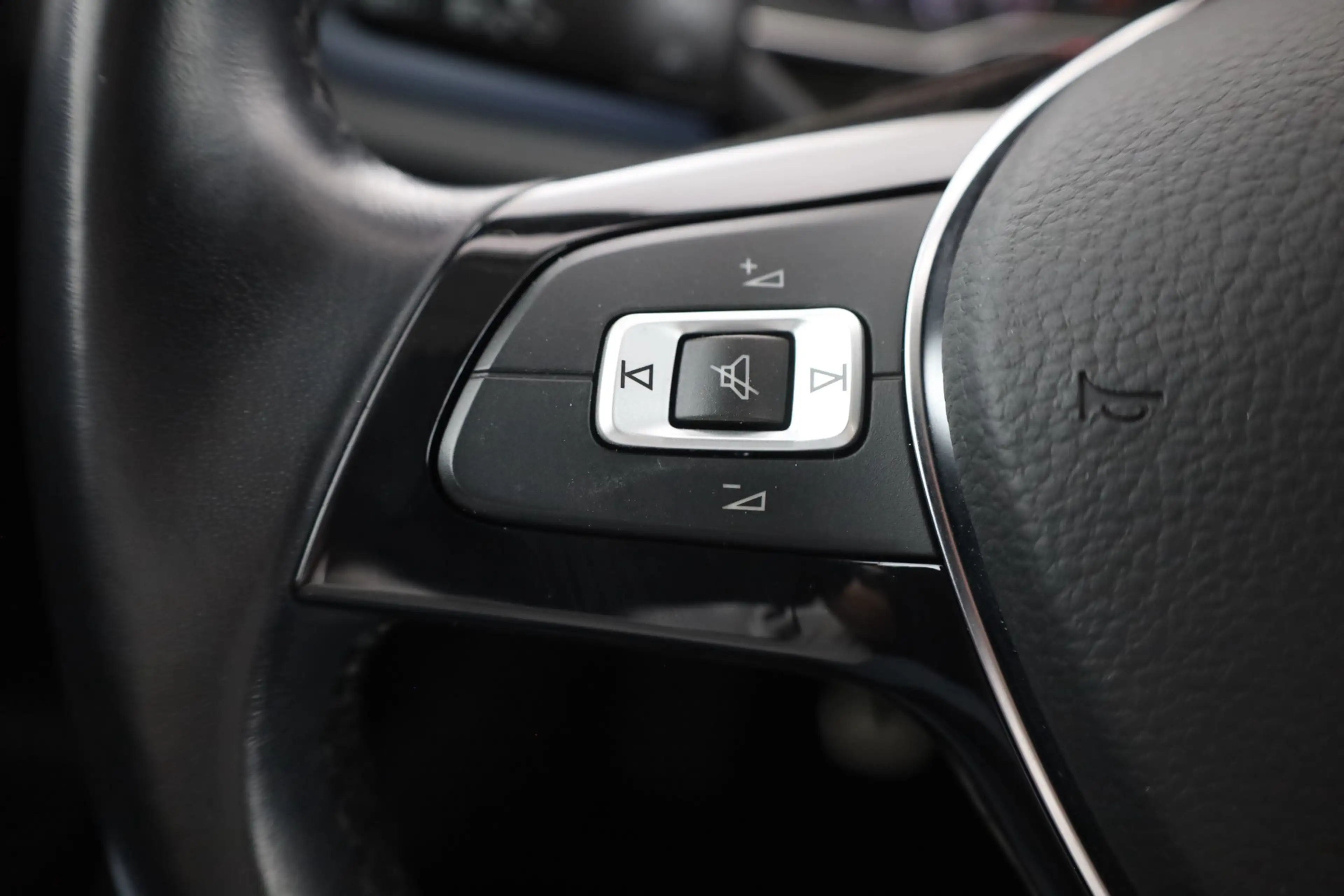 Volkswagen Polo 1.0 TSI United Navi App-Connect Sitzheizung — photo 17