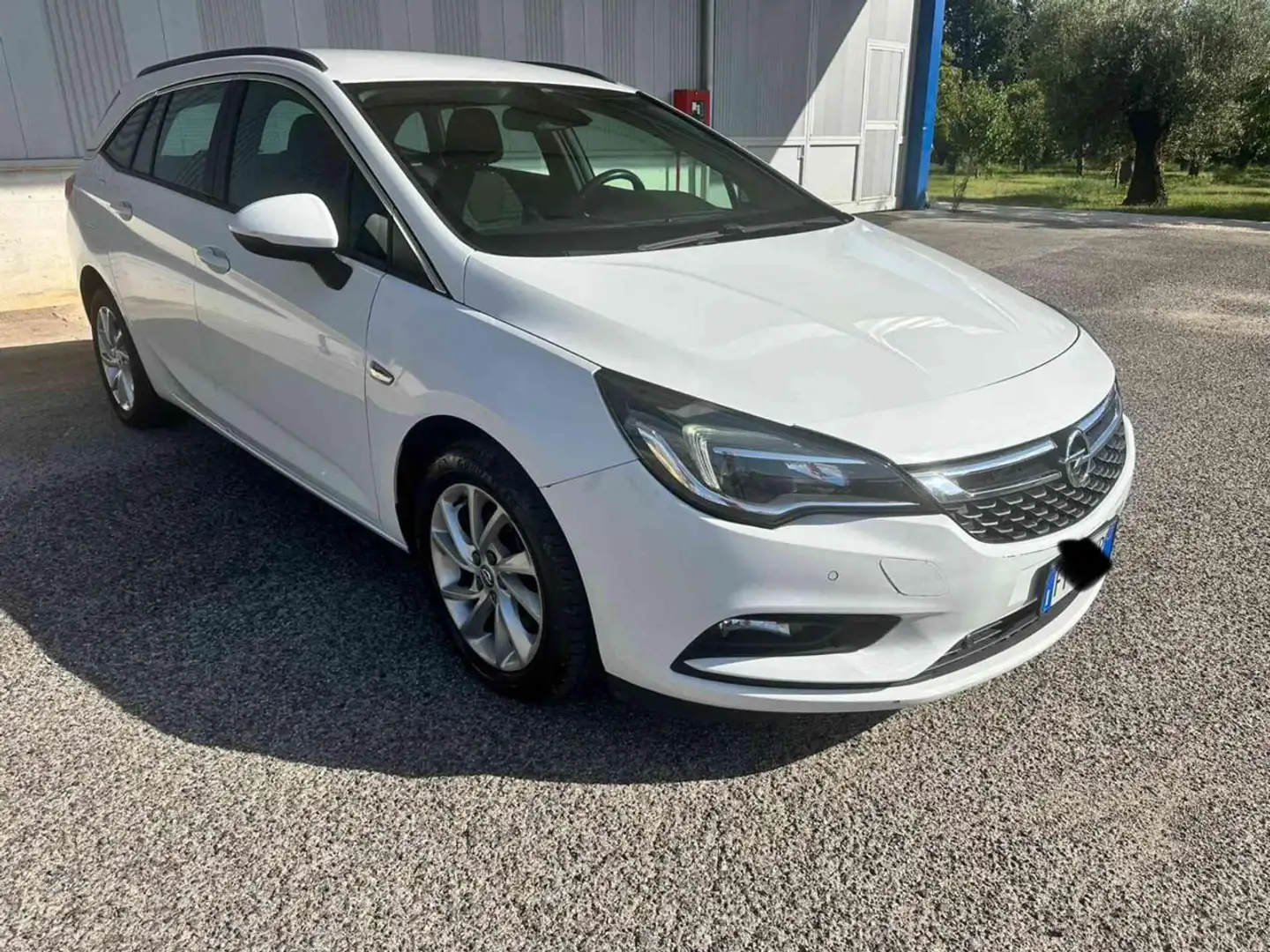 Opel Astra 1.6 CDTi 136CV aut. Sports Tourer Business Weiß - 1