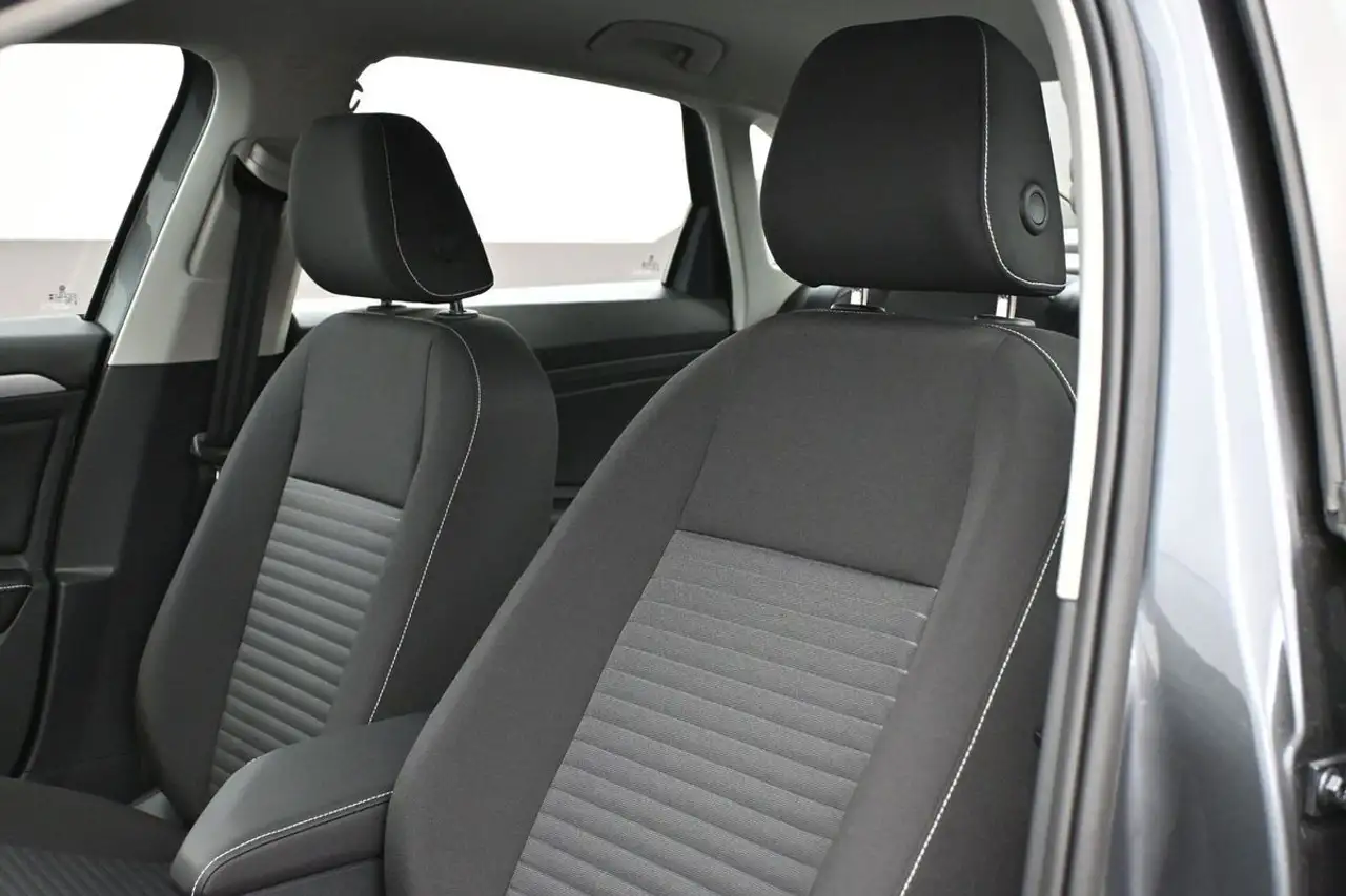 Volkswagen Jetta снимка Volkswagen Jetta