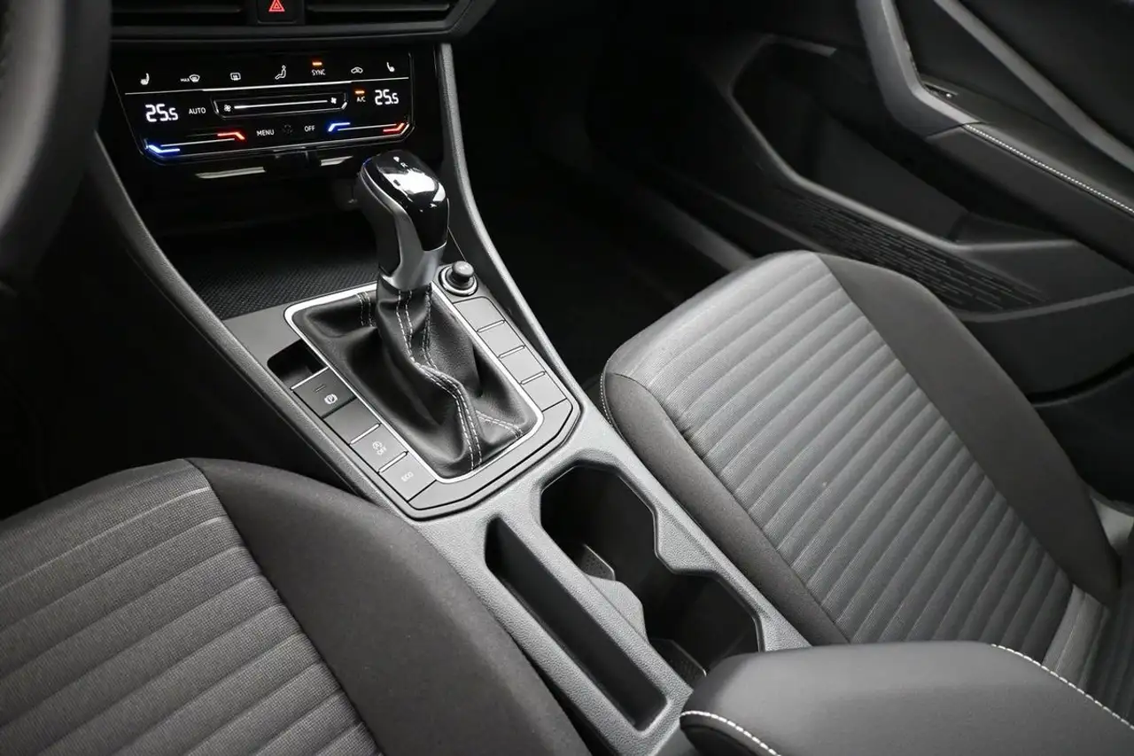 Volkswagen Jetta снимка Volkswagen Jetta