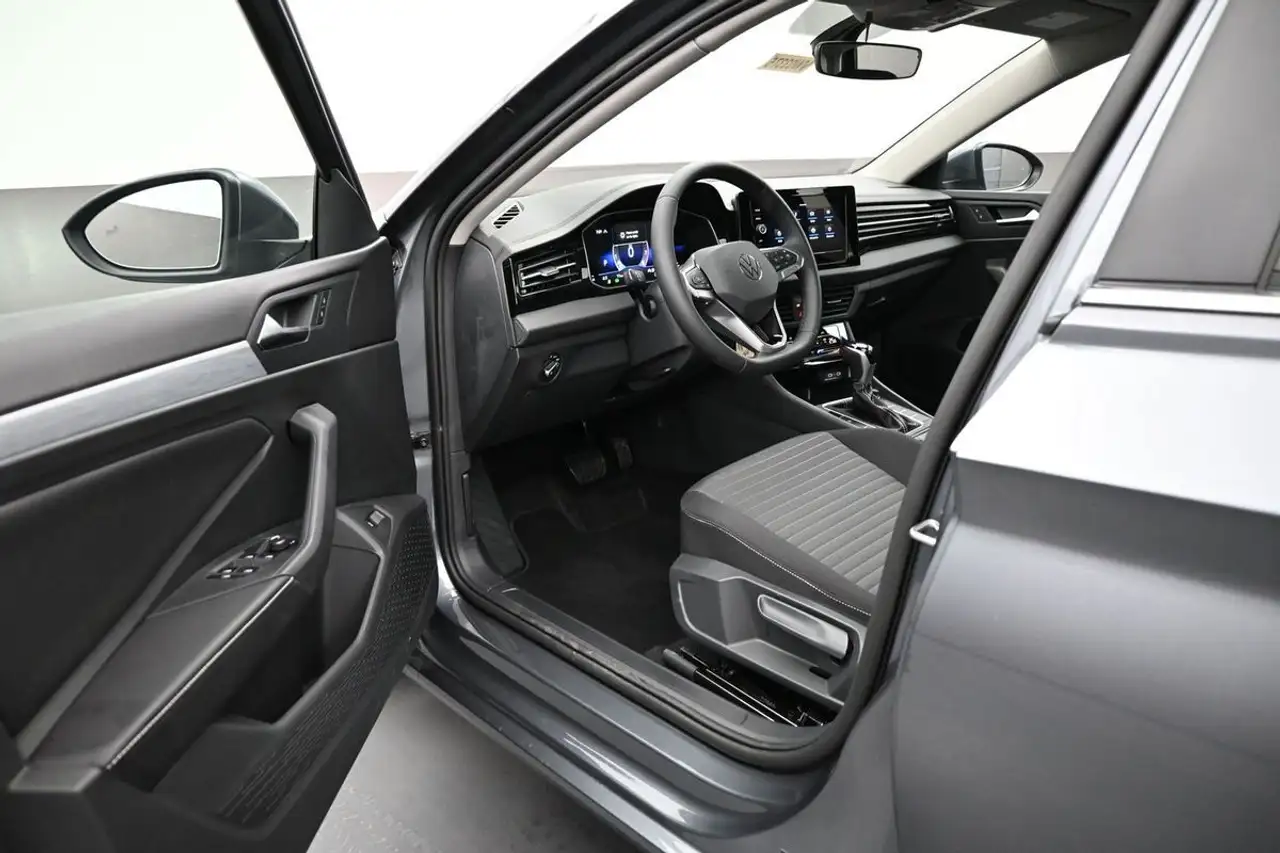 Volkswagen Jetta снимка Volkswagen Jetta