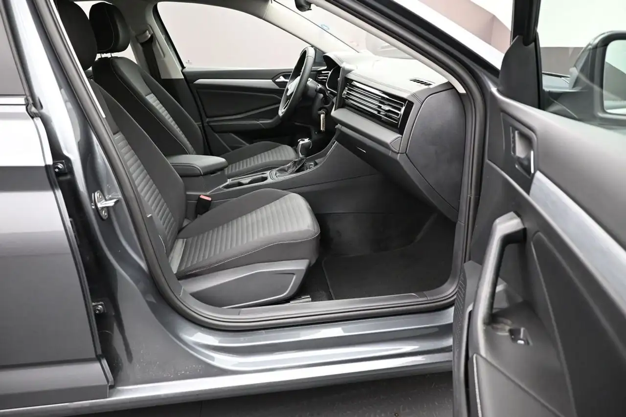 Volkswagen Jetta снимка Volkswagen Jetta