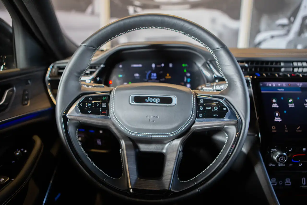 Jeep Grand Cherokee снимка Jeep Grand Cherokee