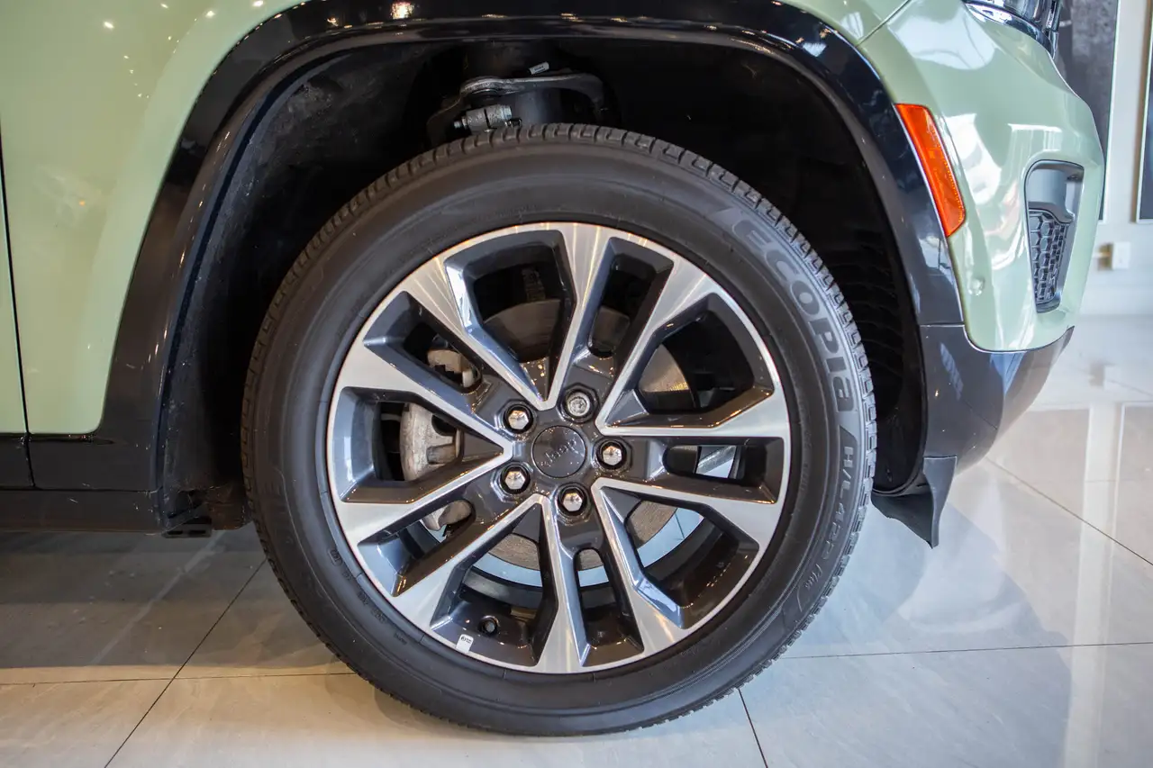 Jeep Grand Cherokee снимка Jeep Grand Cherokee