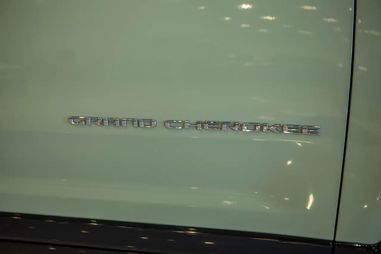 Jeep Grand Cherokee снимка Jeep Grand Cherokee