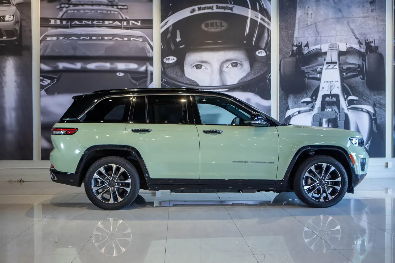 Jeep Grand Cherokee снимка Jeep Grand Cherokee