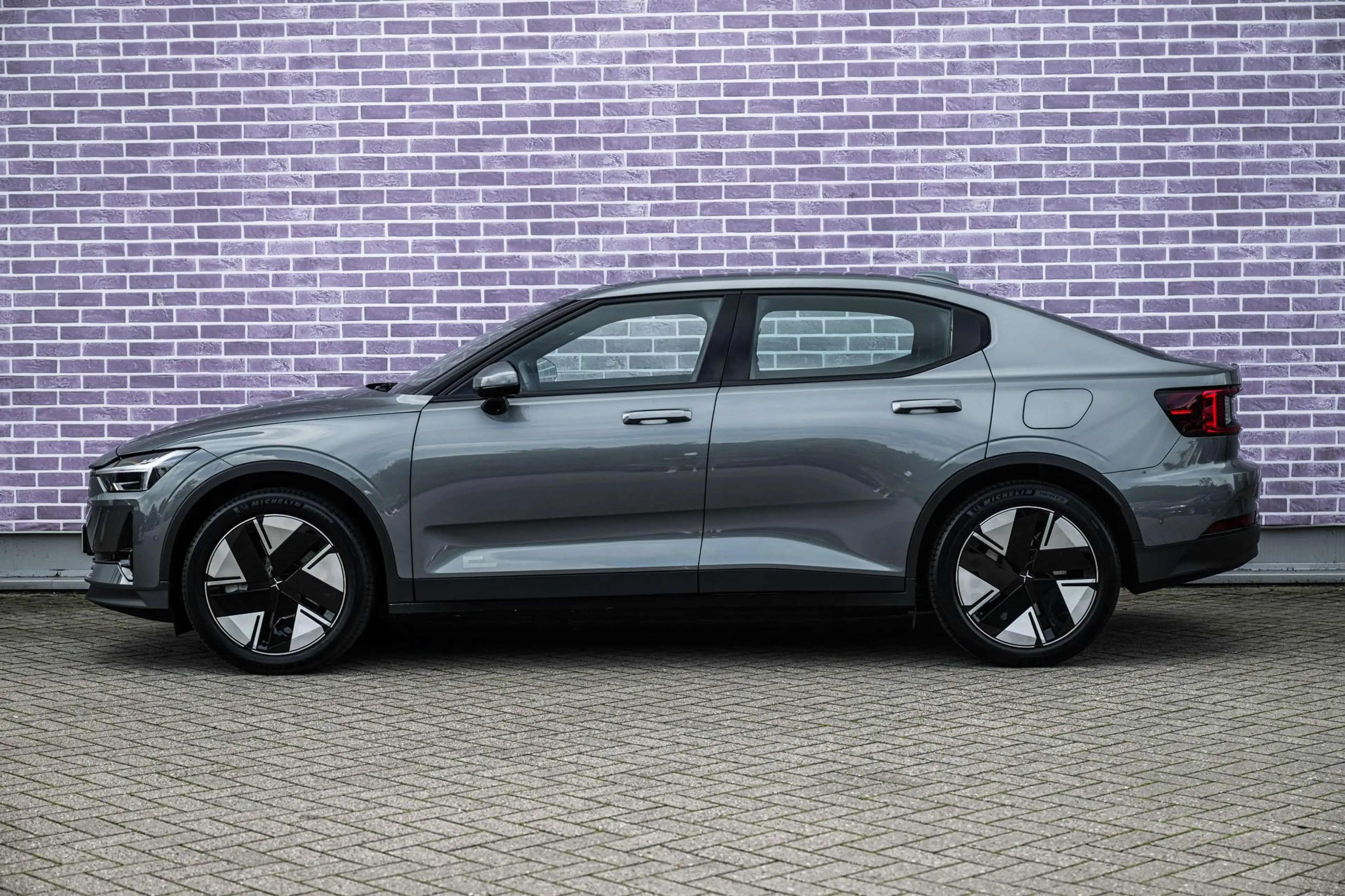 Polestar 2 Long Range Single Motor Plus 82 kWh — photo 4