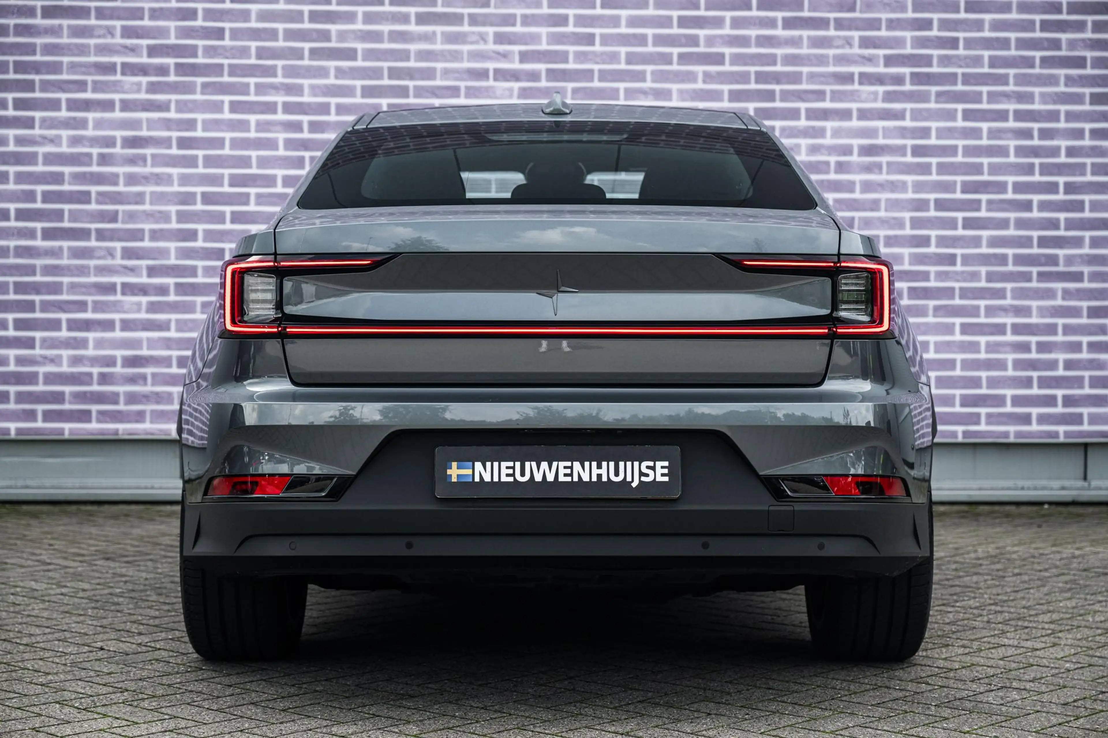 Polestar 2 Long Range Single Motor Plus 82 kWh — photo 10