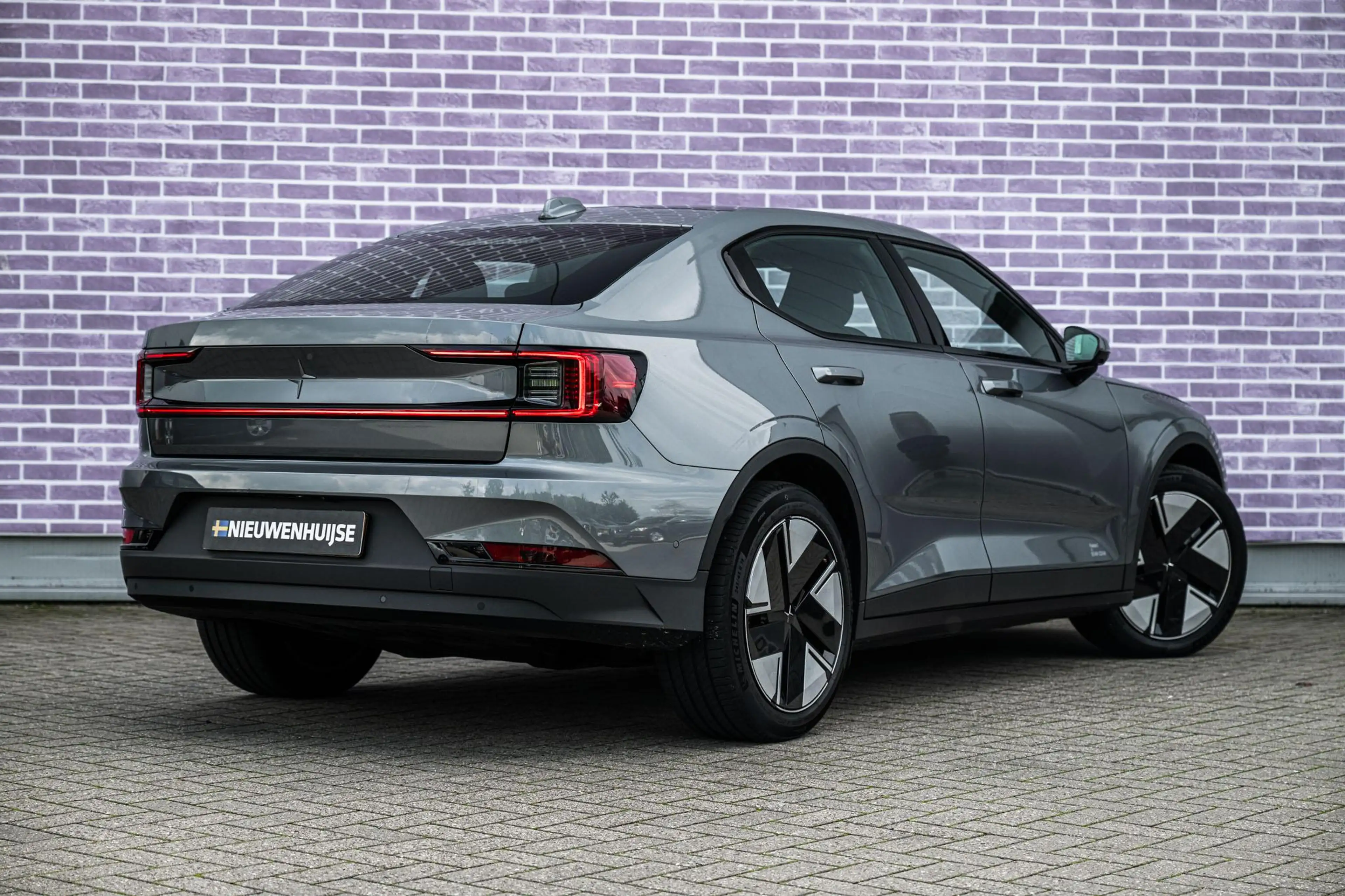 Polestar 2 Long Range Single Motor Plus 82 kWh — photo 2