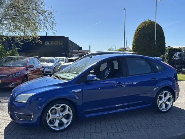 Ford Focus view 8