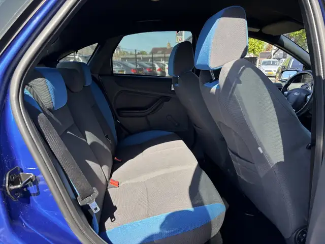 Ford Focus view 9