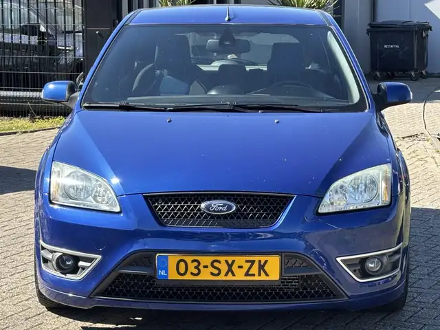 Ford Focus view 2