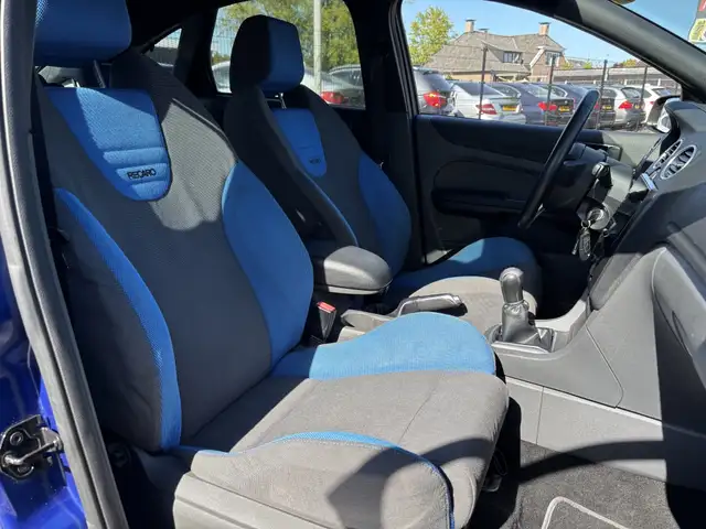 Ford Focus view 12
