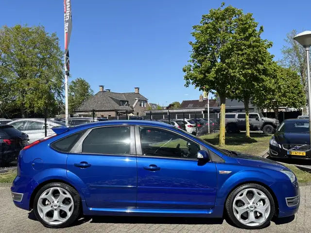 Ford Focus view 4