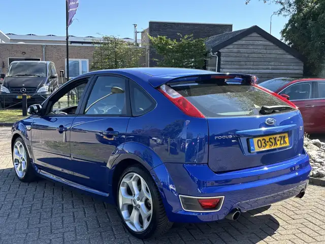 Ford Focus view 7