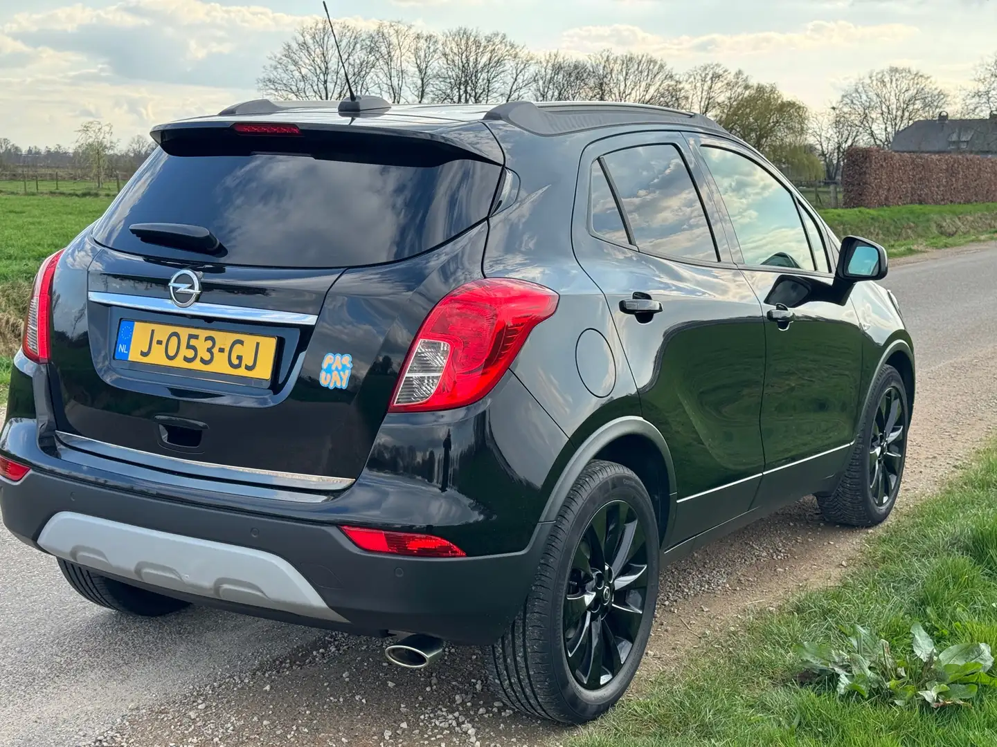 Opel Mokka X 1.4 Turbo Innovation Schwarz - 2