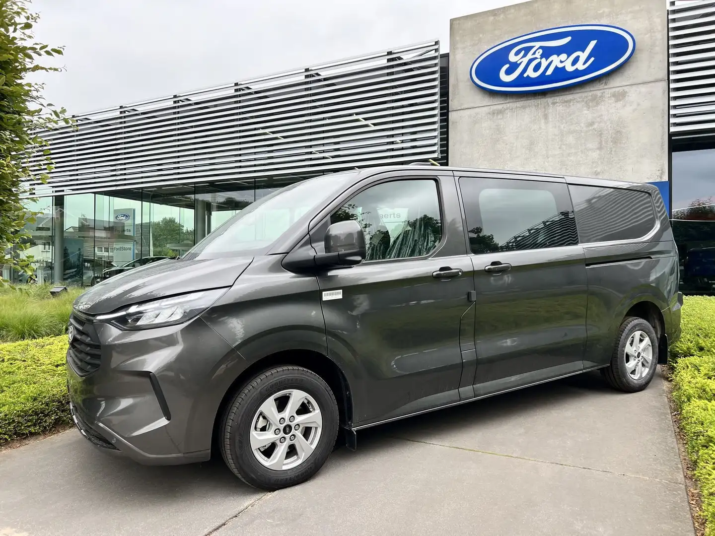 Ford Transit Custom Limited / Multi-Use / 5-Zitplaatsen / STOCKWAGEN!! - 1