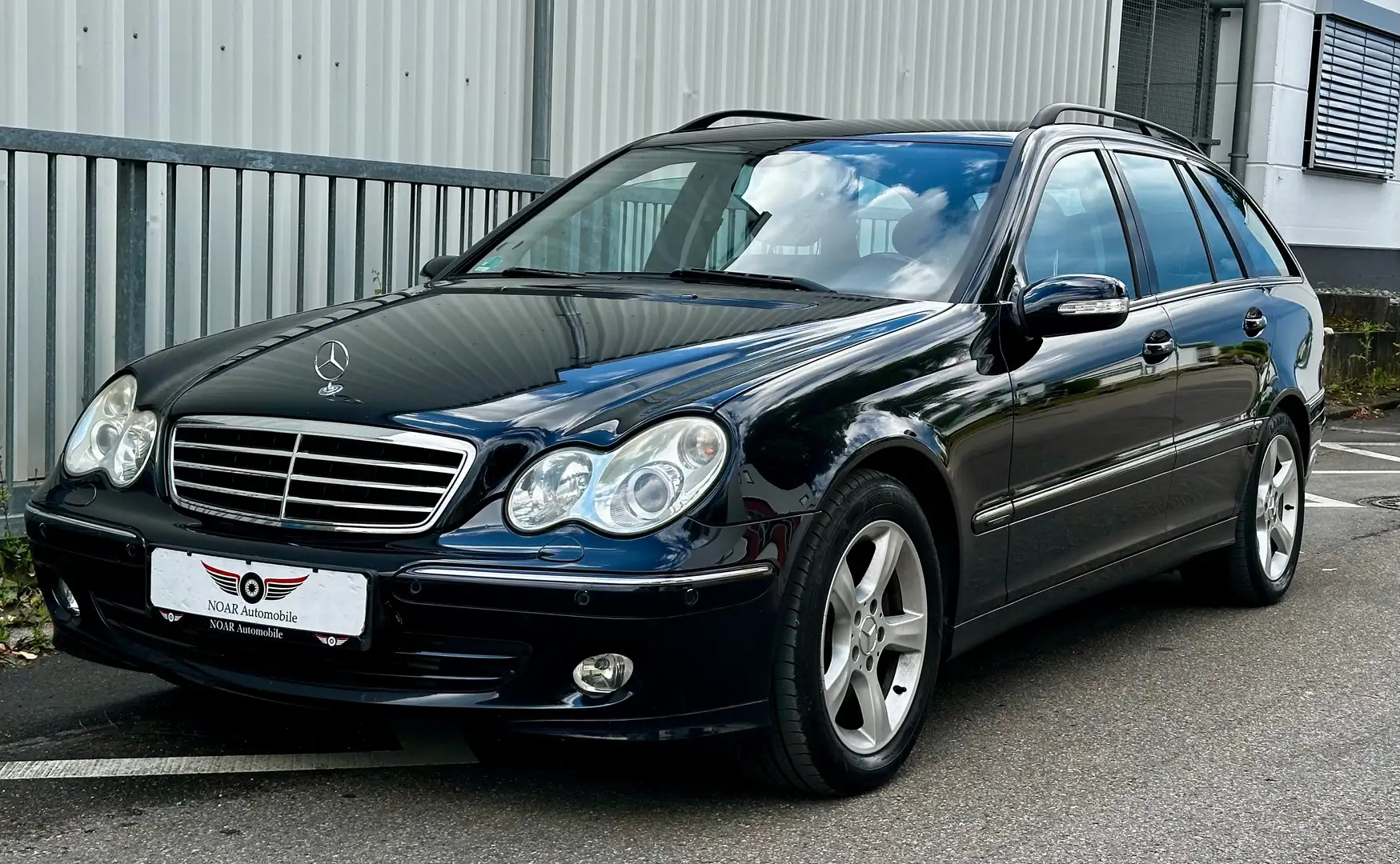 Mercedes-Benz C 230 AUTOMATIK+AVANTEGARDE+SCHECKHEFT+LEDER+ Чорний - 1