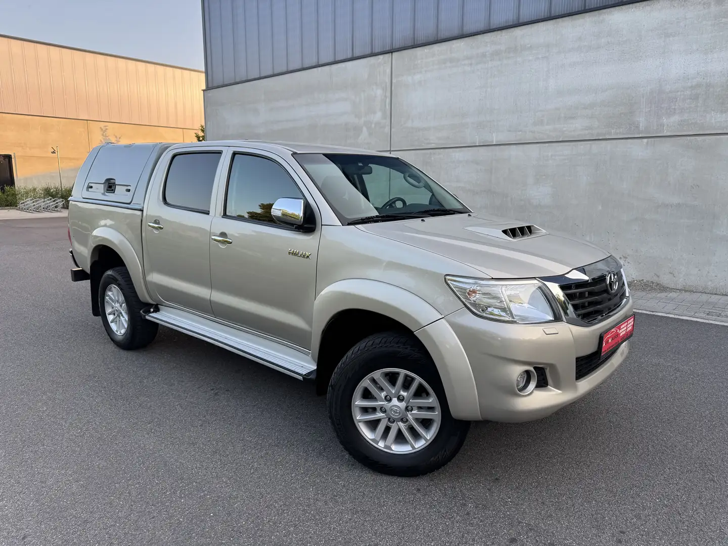 Toyota Hilux 2.5D-4D Manual 4x4 Double Cab (Only Export Afrika) Beige - 2