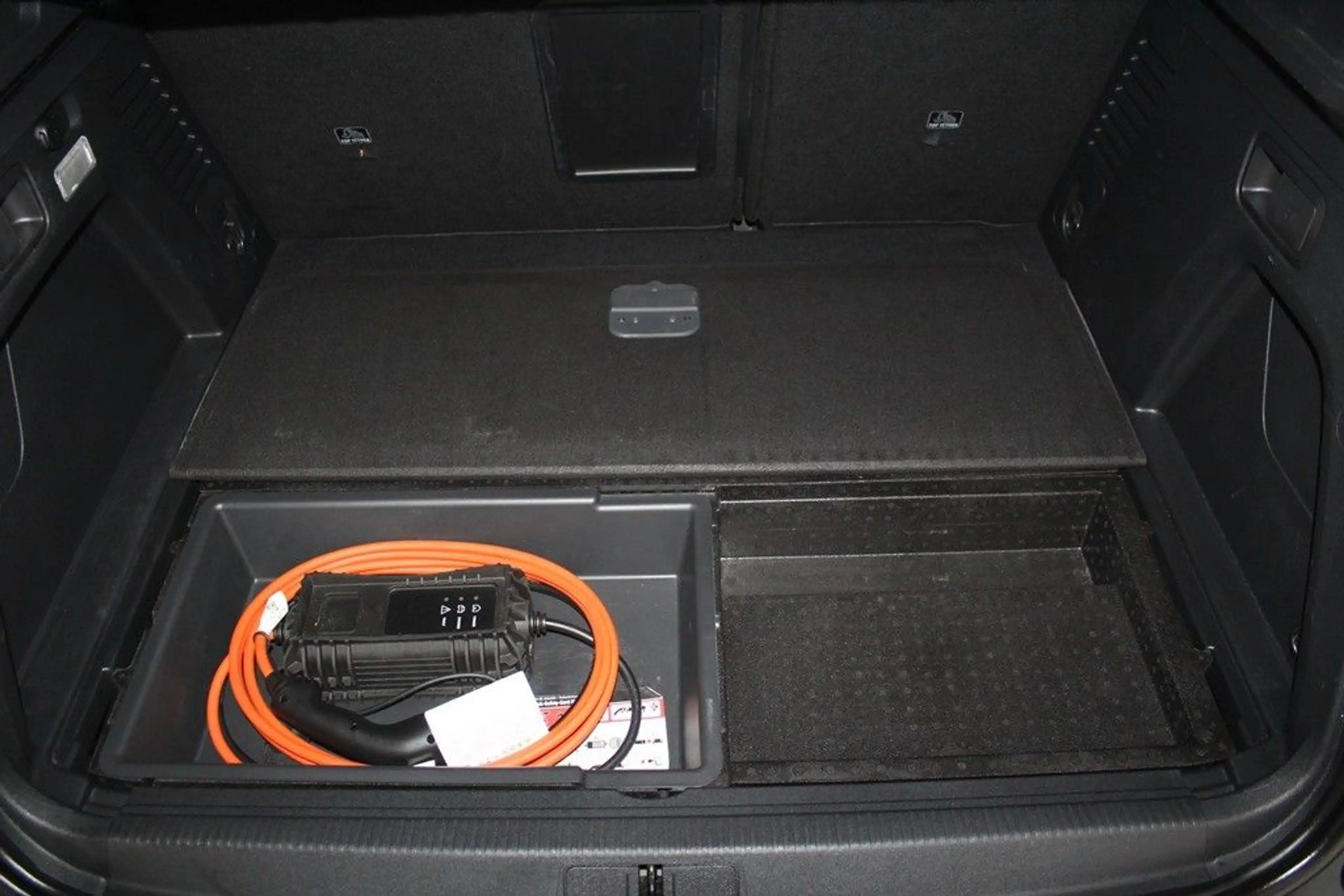 Peugeot 3008 Hybrid 225 Allure Pack EAT8*LEDER*360°*AHZV — photo 11