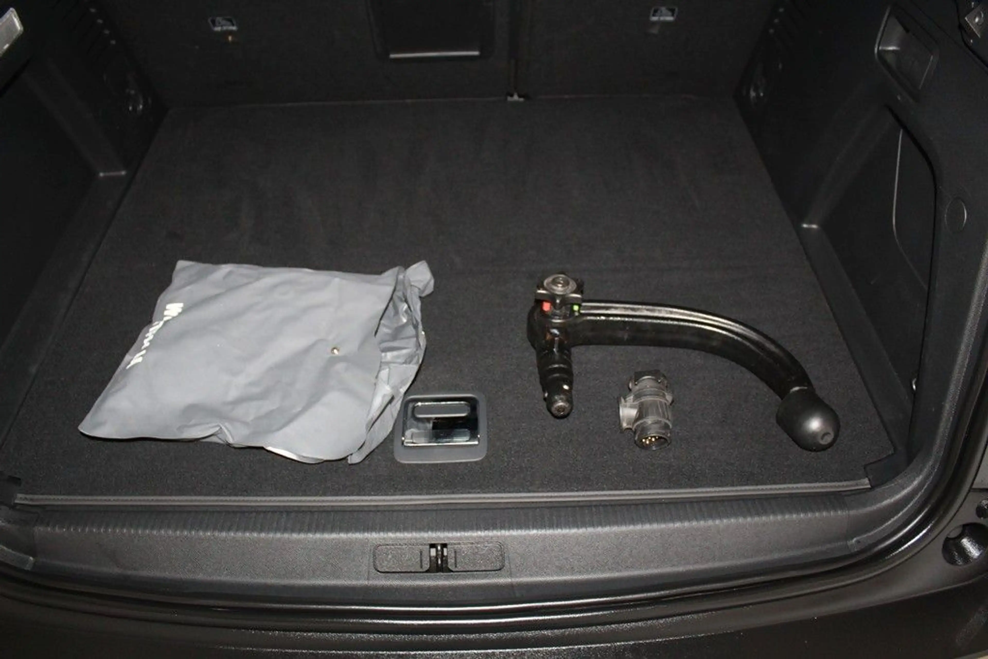 Peugeot 3008 Hybrid 225 Allure Pack EAT8*LEDER*360°*AHZV — photo 13