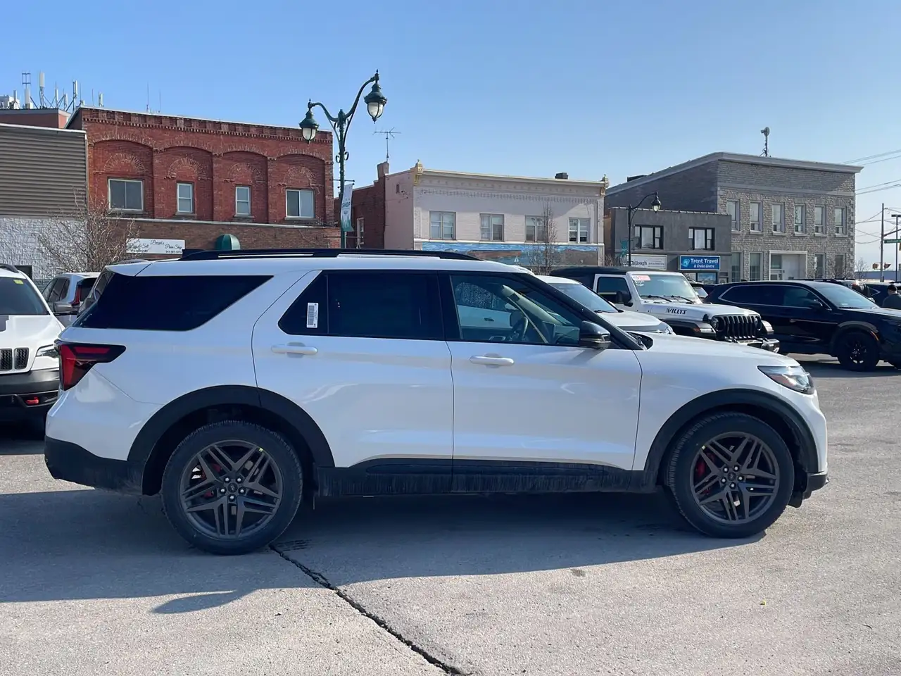 Ford Explorer снимка Ford Explorer