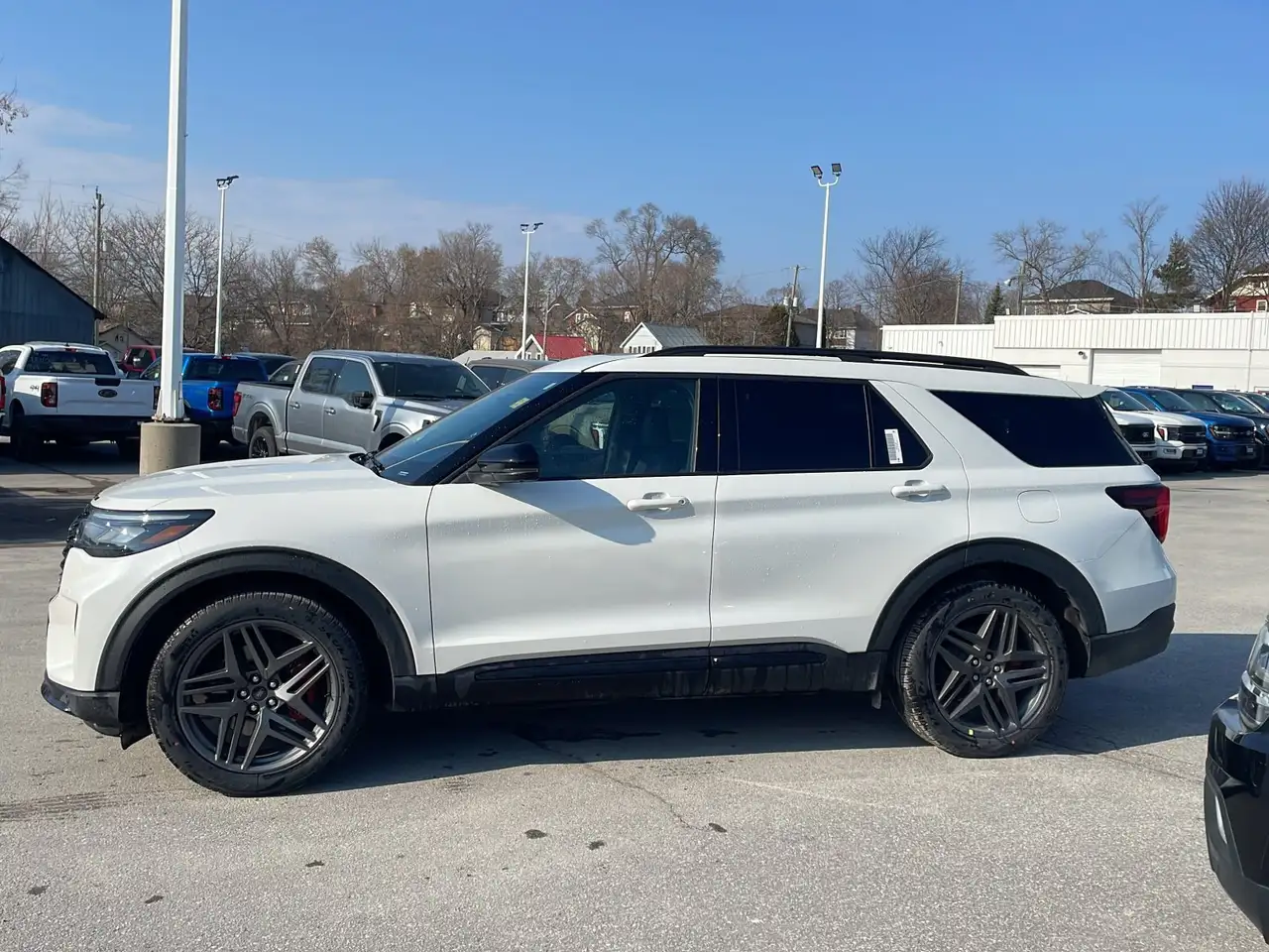 Ford Explorer снимка Ford Explorer