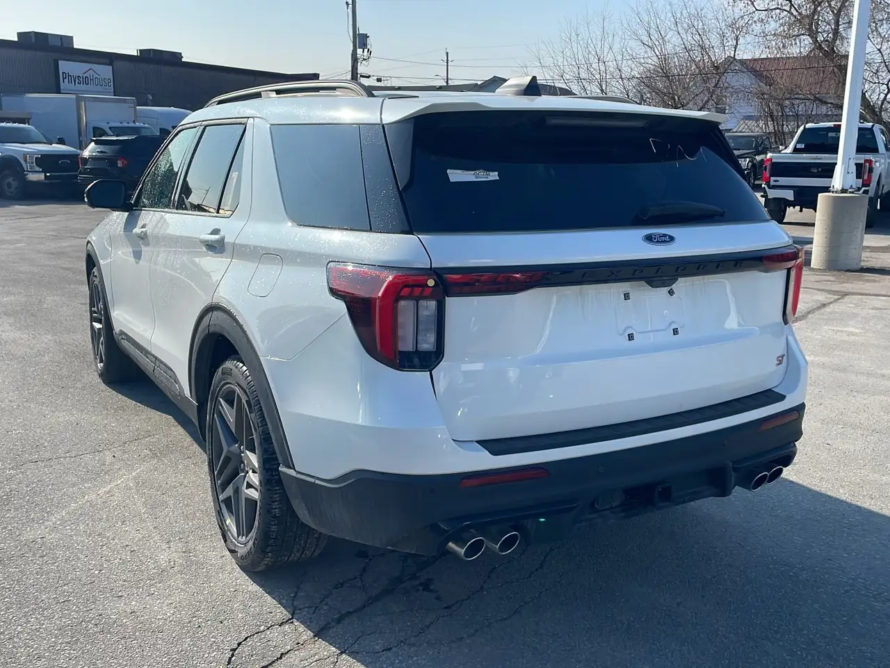 Ford Explorer снимка Ford Explorer