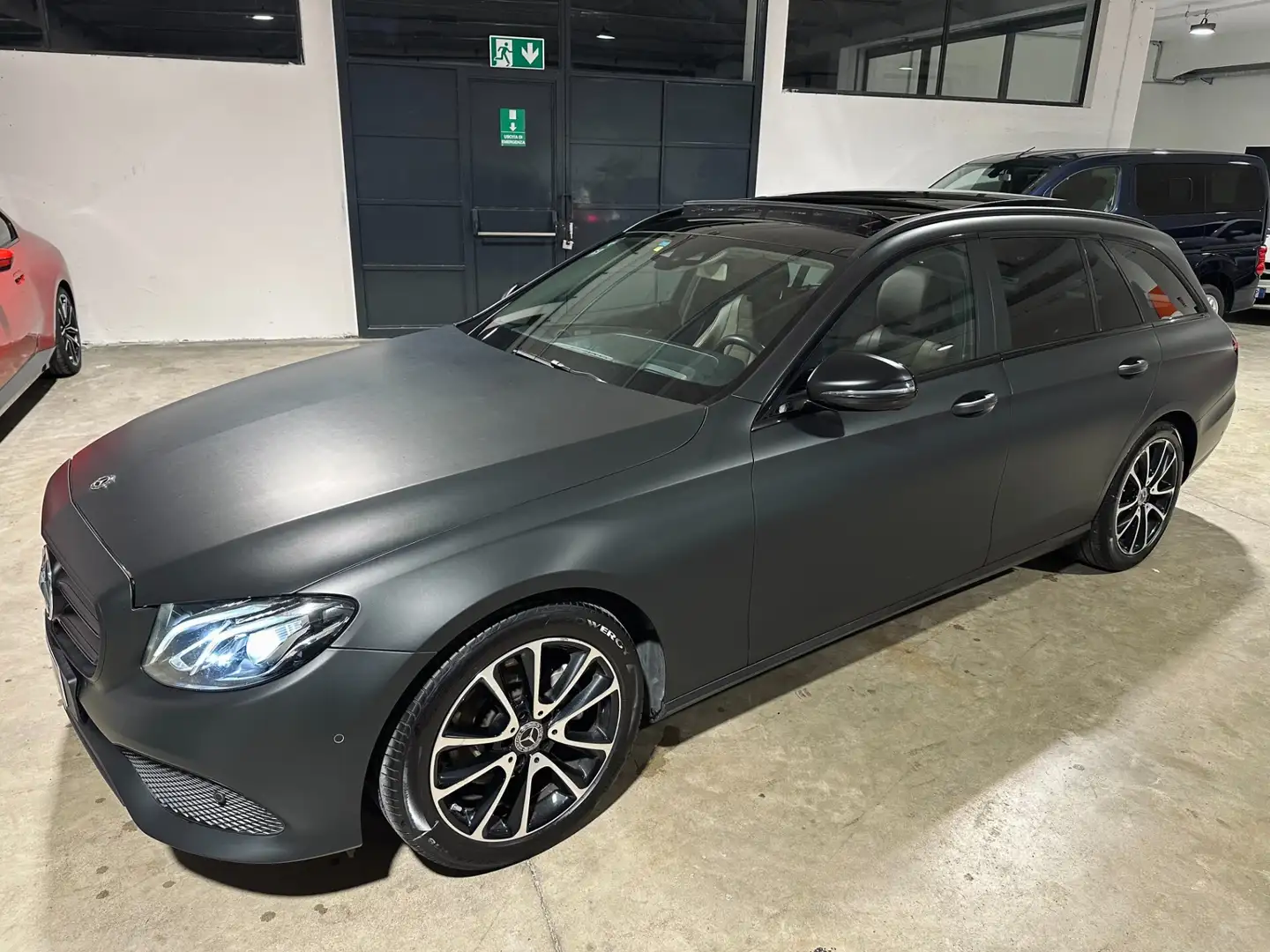 Mercedes-Benz E 220 d S.W. TETTO-LUCI 64 COLORI-FULL LED Grigio - 2