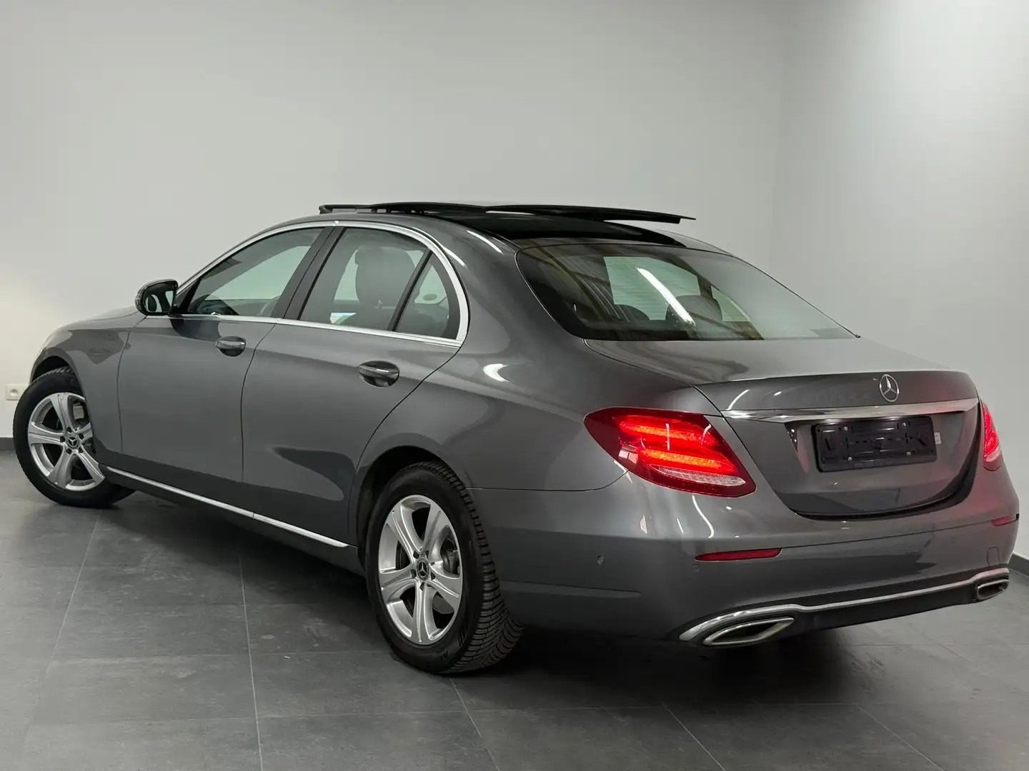 Mercedes-Benz E 200 d - EU6c - Navi - Camera -  Boite Auto - 1erMain Grijs - 2