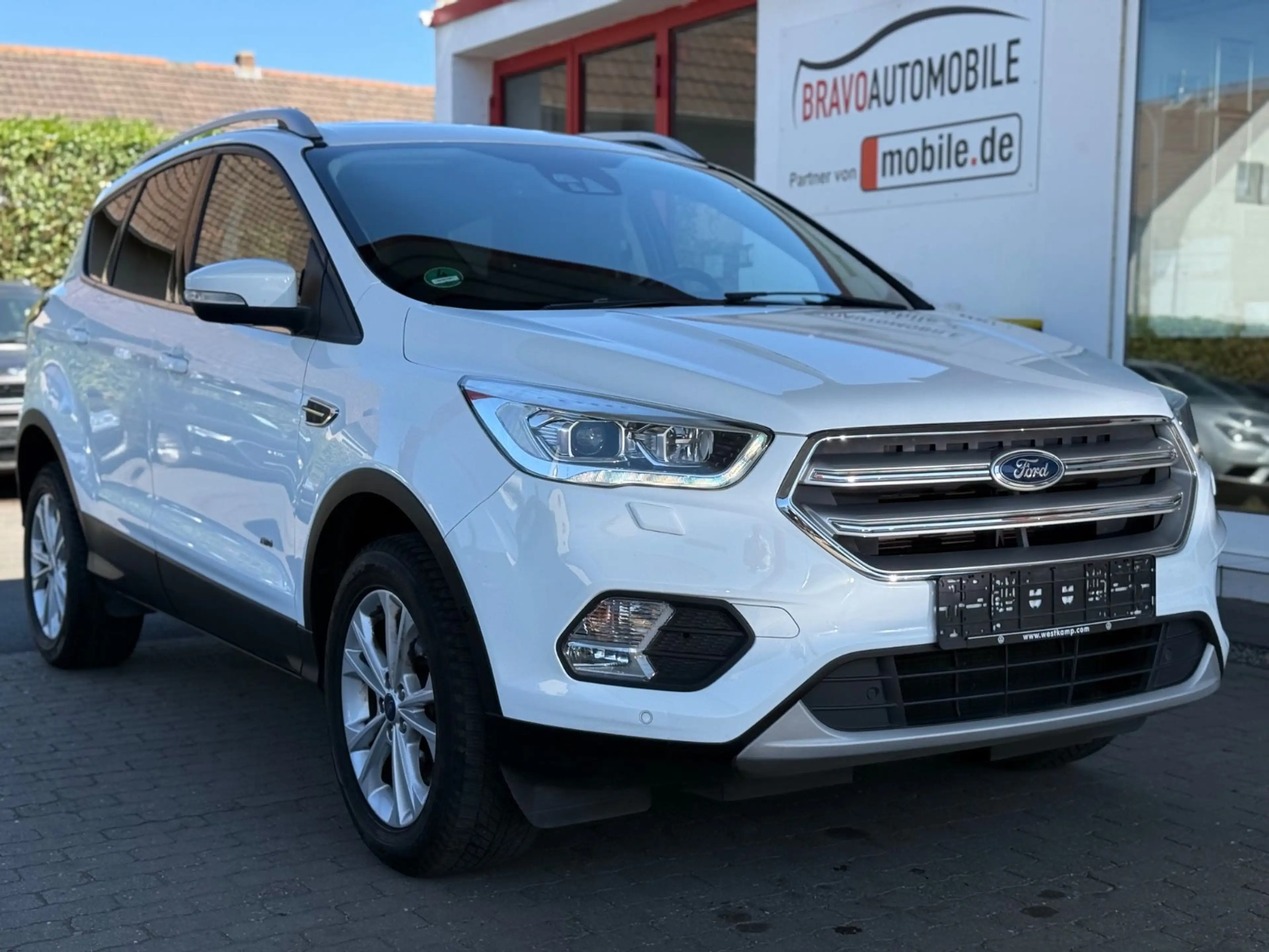 Ford Kuga Titanium 4x4 Aut. XENON/NAVI/PANO/KAMERA/BT