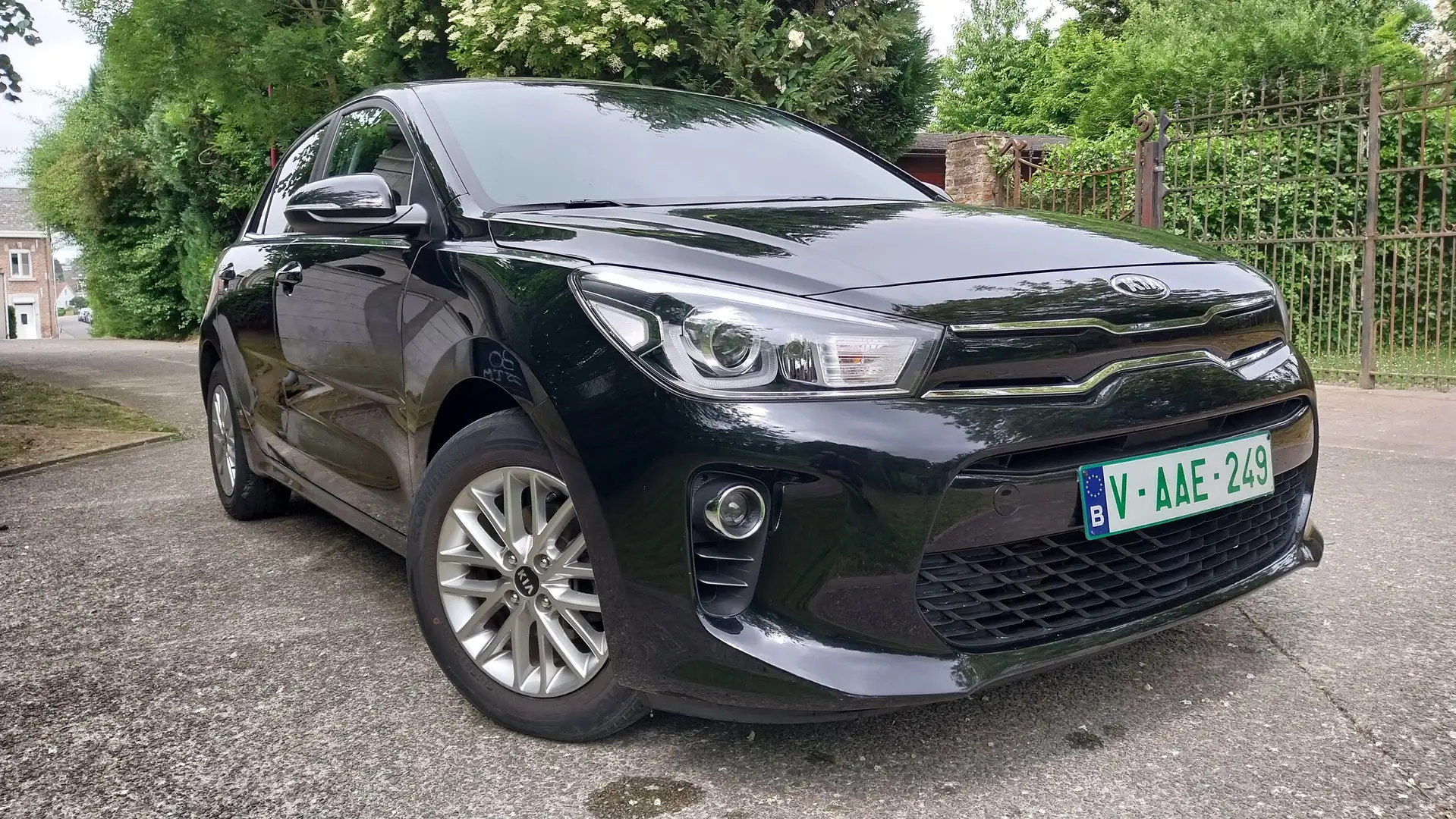 Kia Rio 1.2i 85cv 5 portes 1er prop. carnet complet Noir - 1