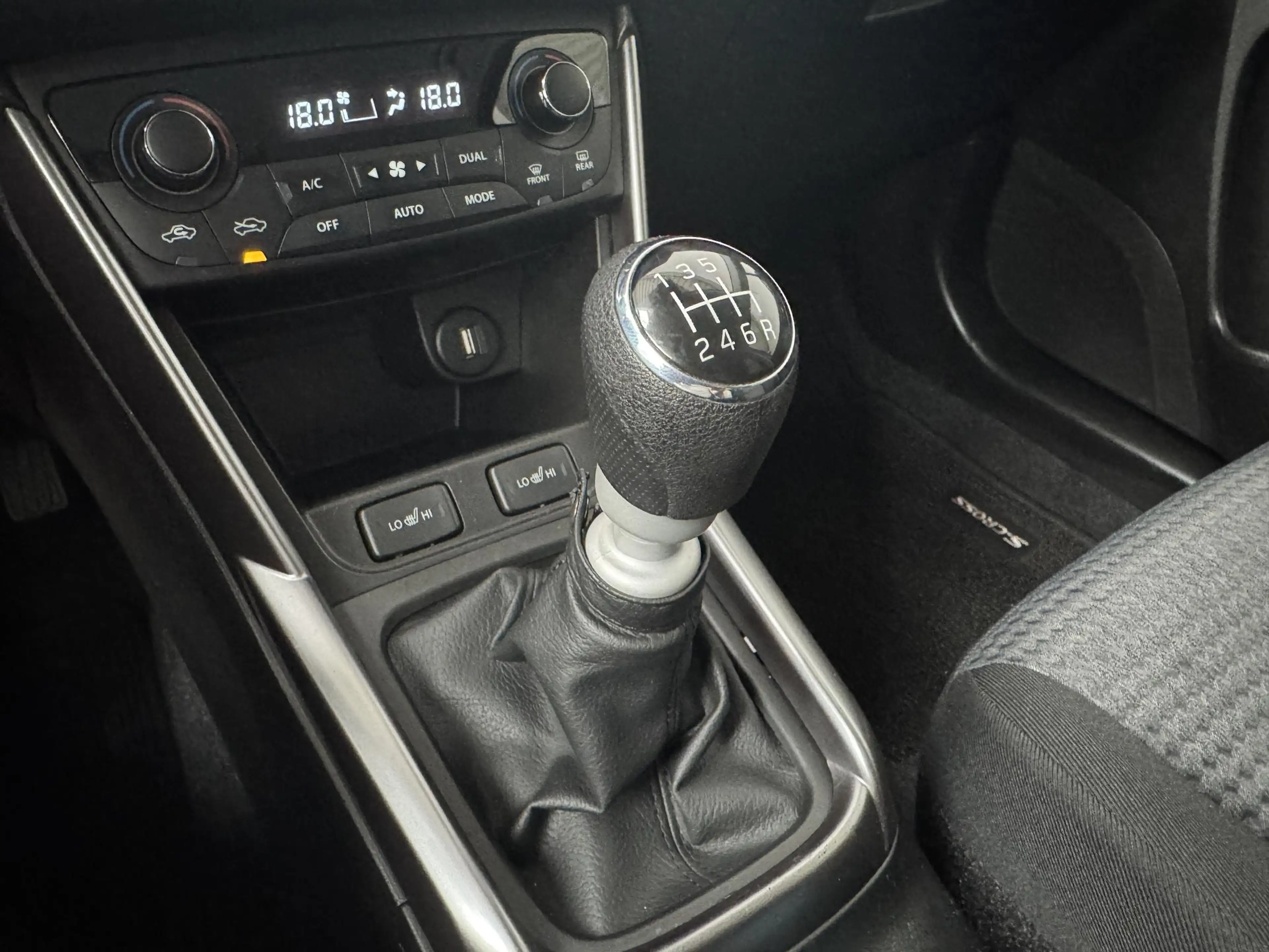 Suzuki S-Cross 1.4 Boosterjet Select Smart Hybrid | Apple Carplay — photo 17