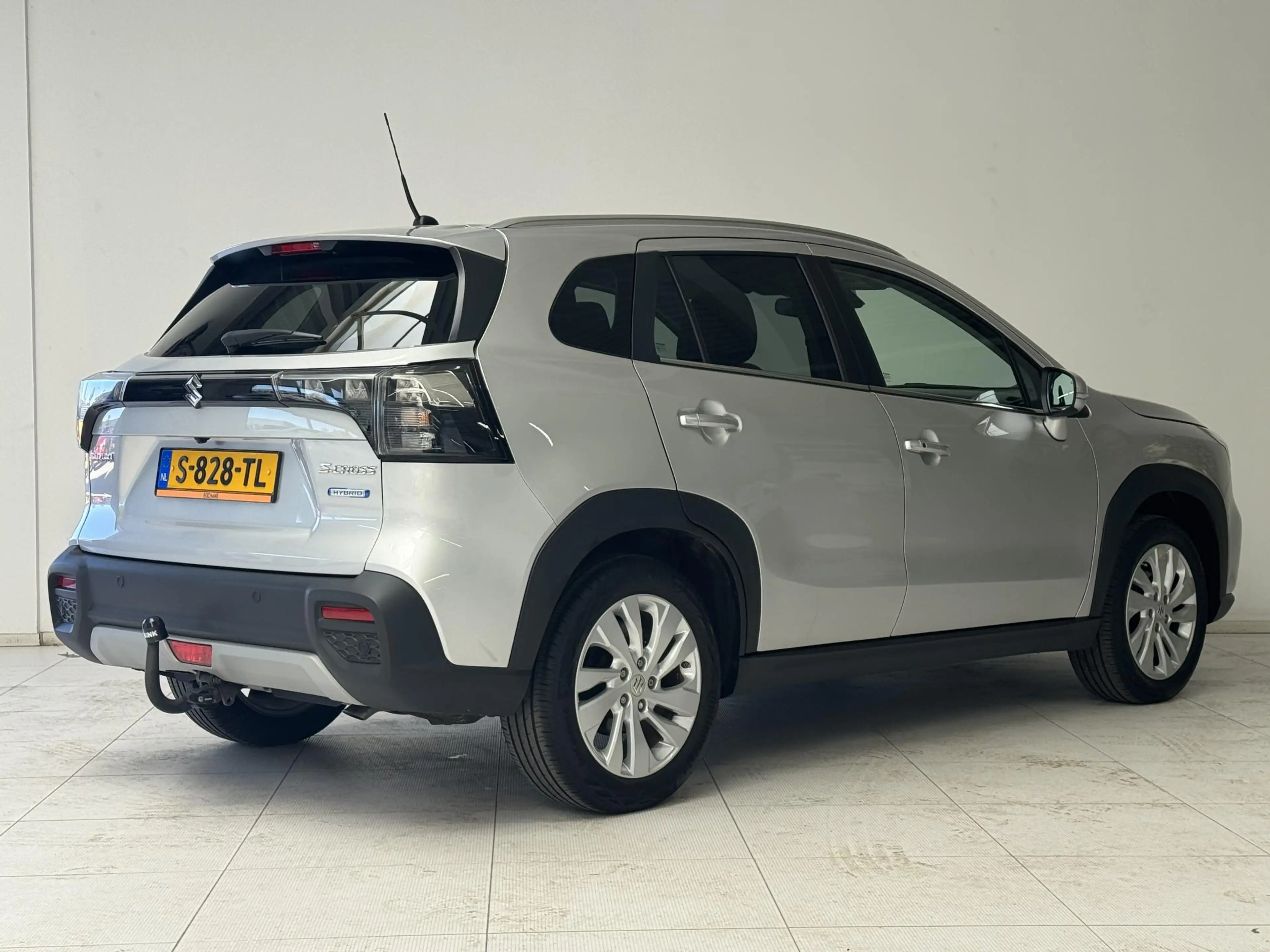 Suzuki S-Cross 1.4 Boosterjet Select Smart Hybrid | Apple Carplay — photo 2