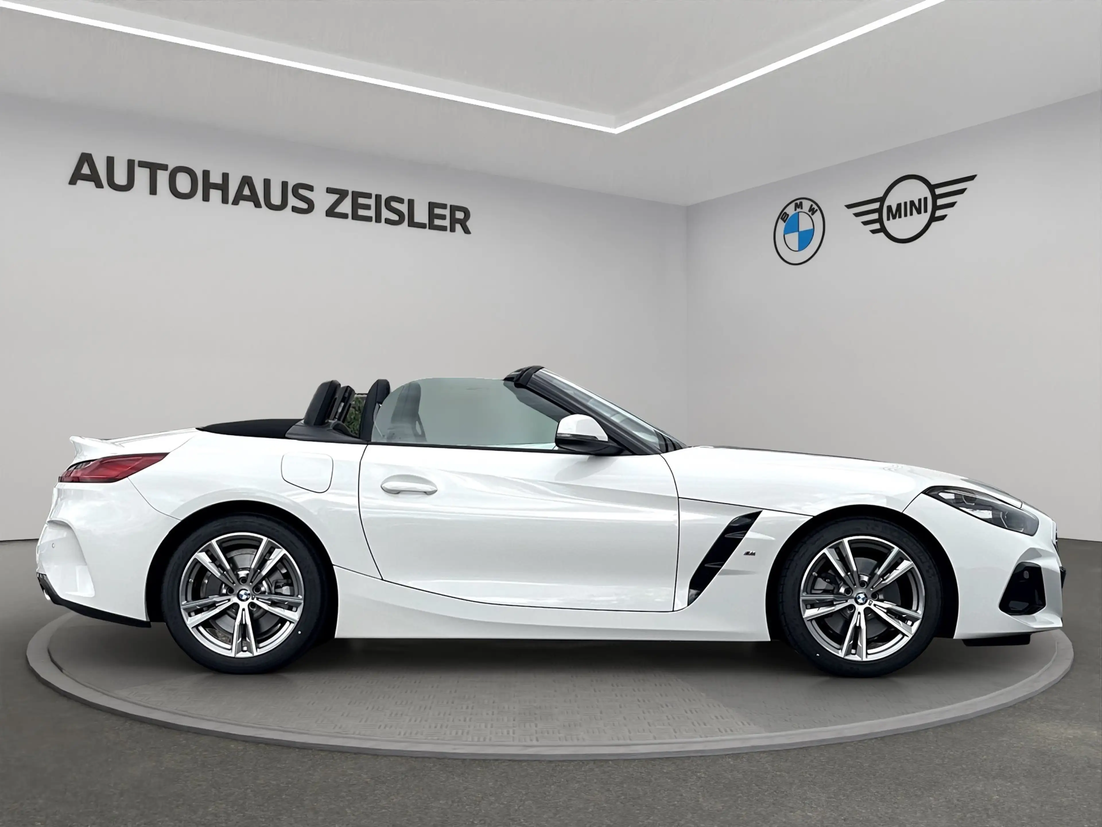 BMW Z4 sDrive20i — photo 3