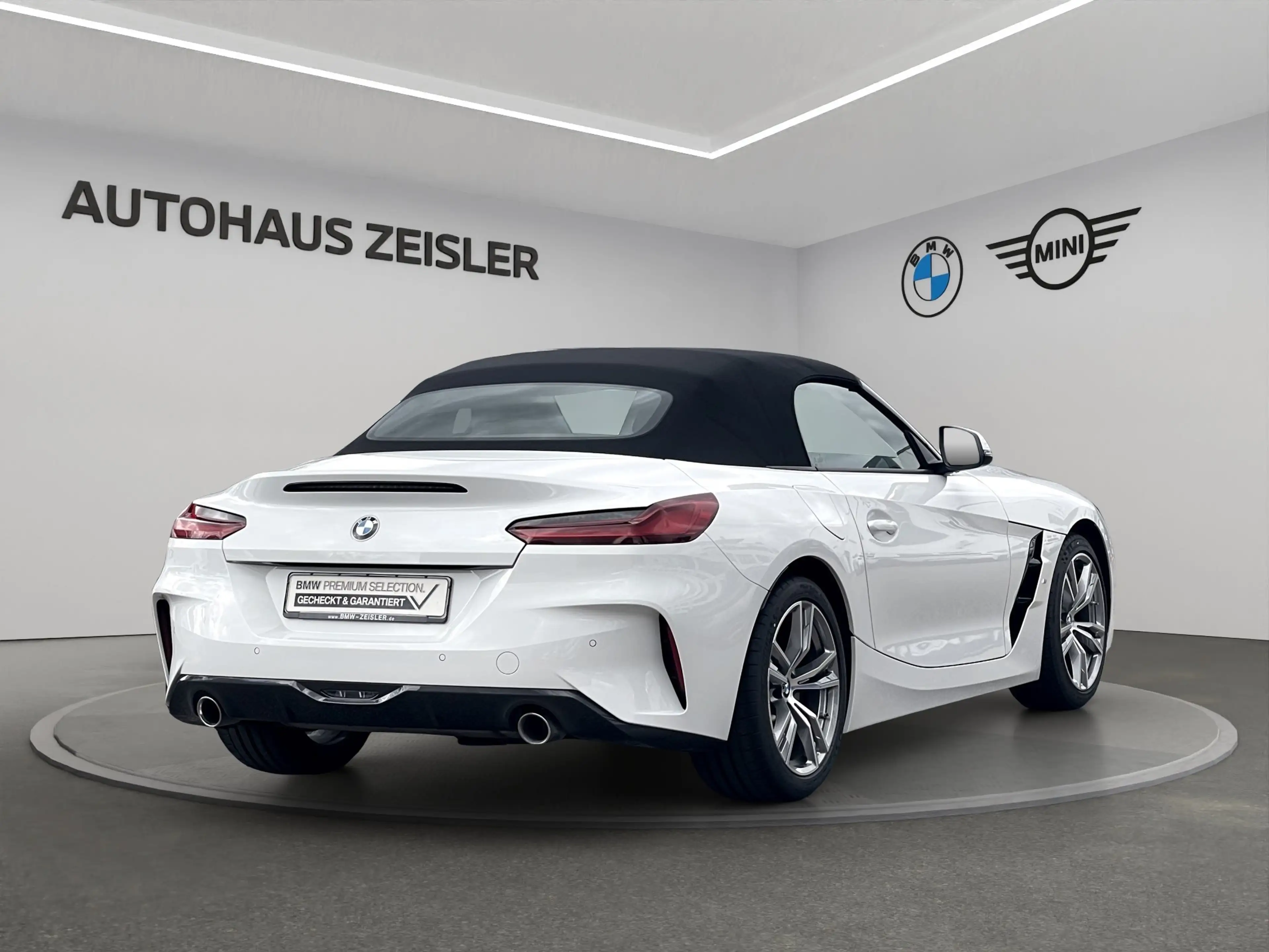 BMW Z4 sDrive20i — photo 2