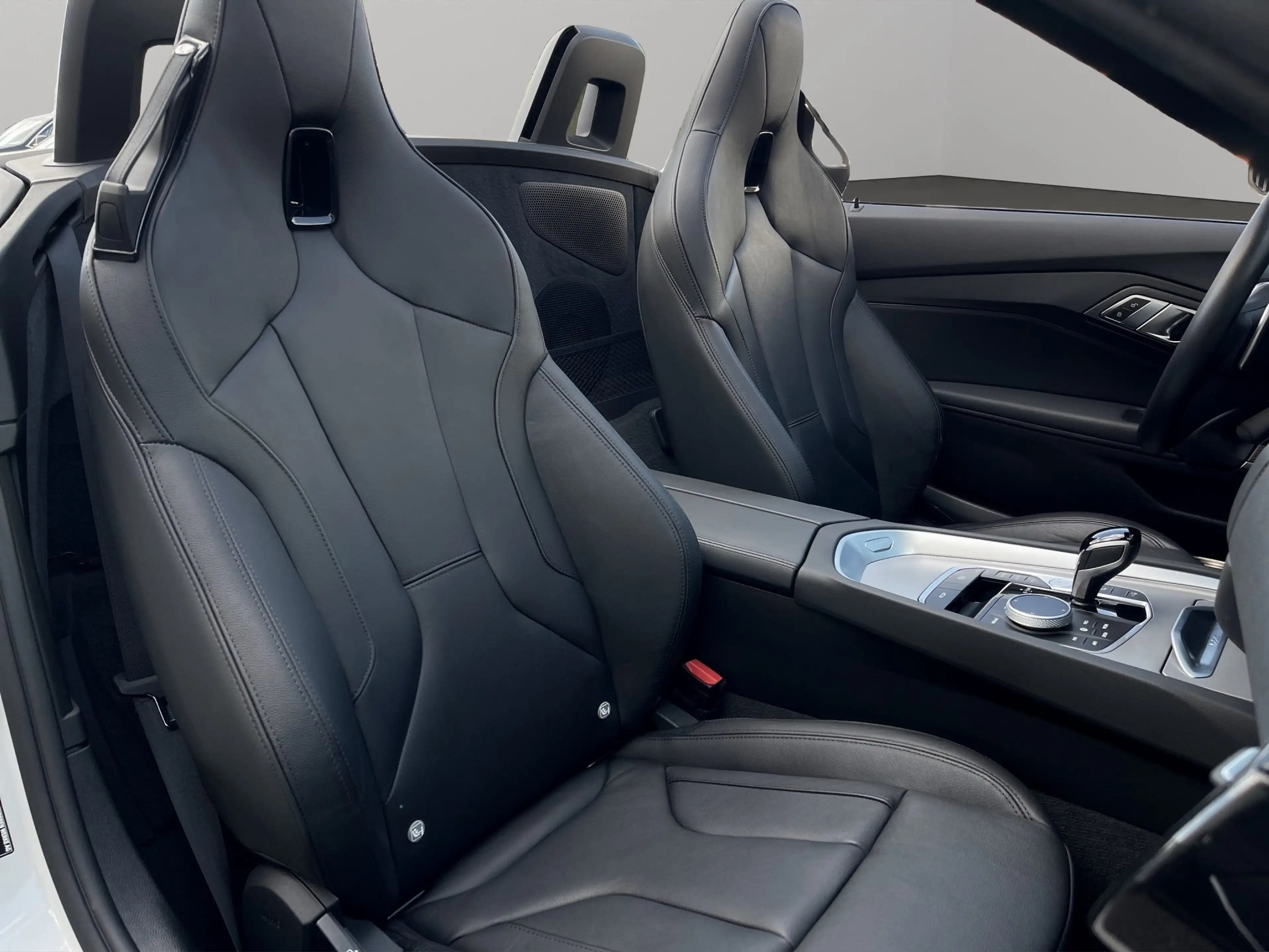 BMW Z4 sDrive20i — photo 12