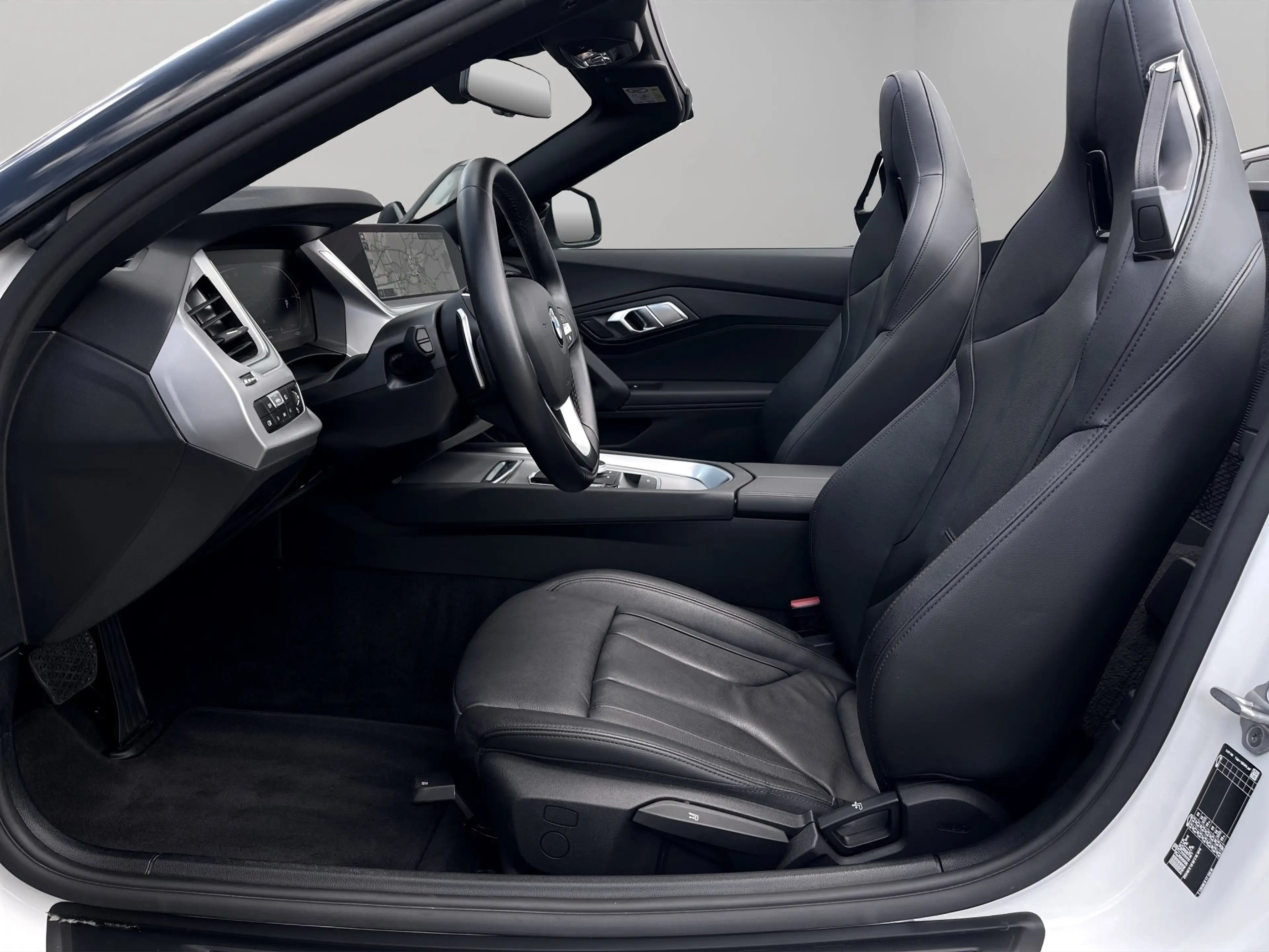 BMW Z4 sDrive20i — photo 9