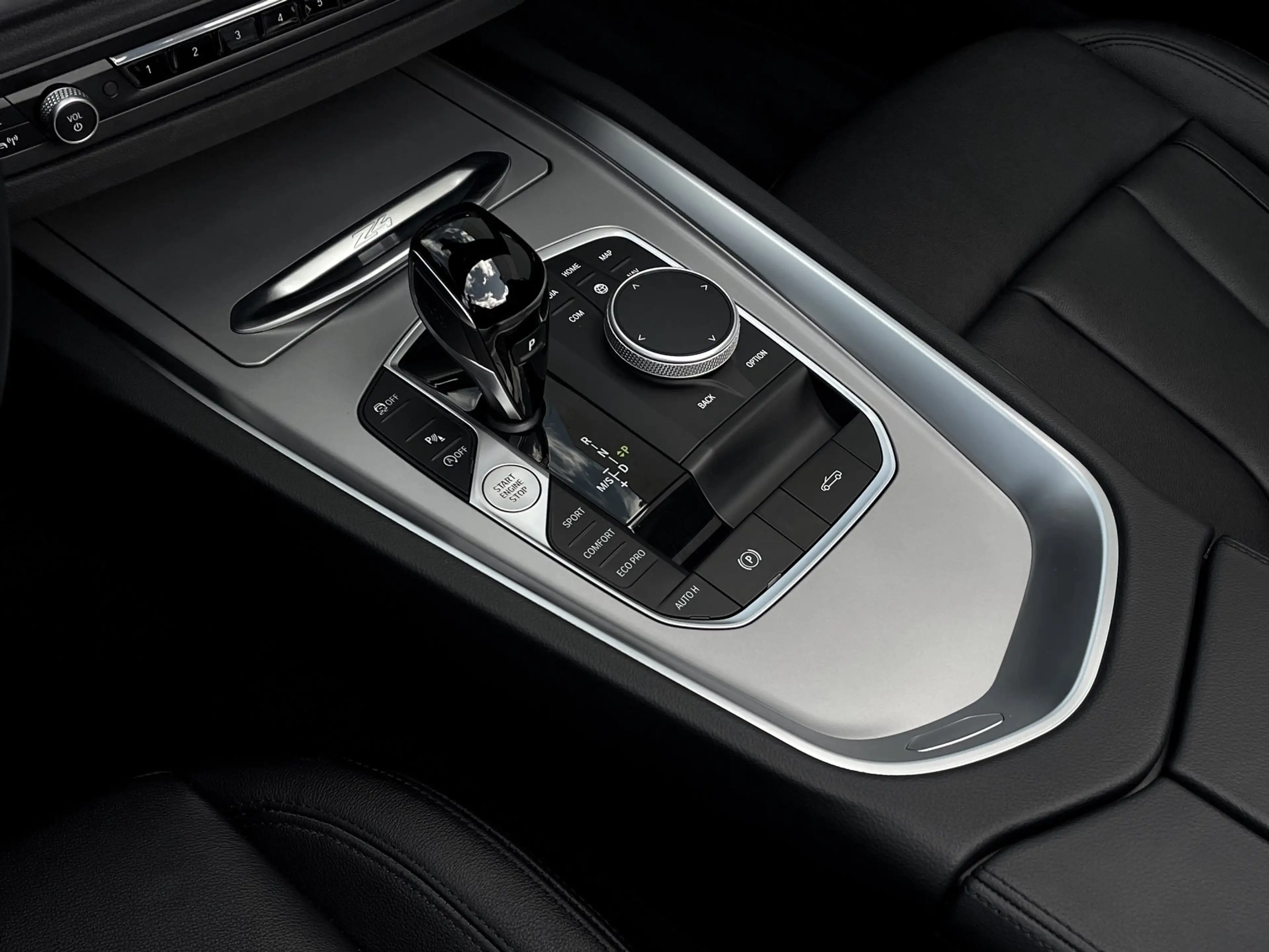 BMW Z4 sDrive20i — photo 10