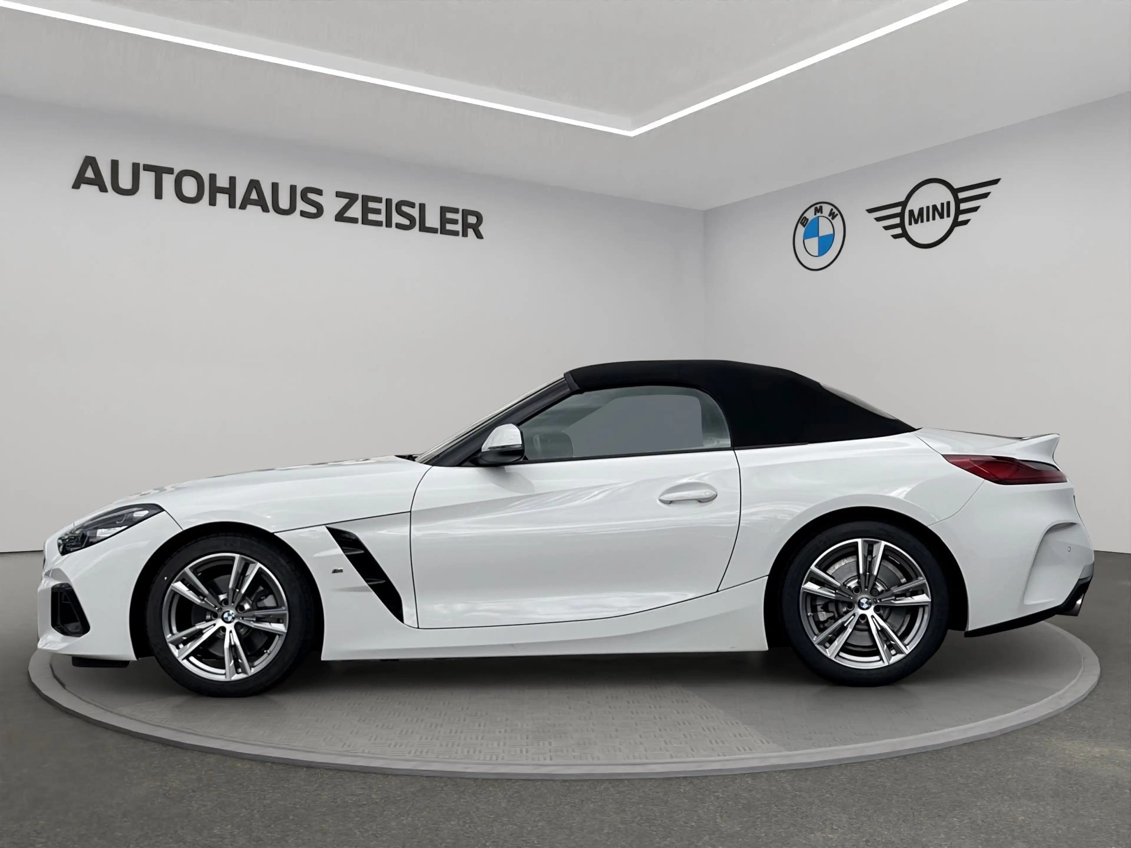 BMW Z4 sDrive20i — photo 4
