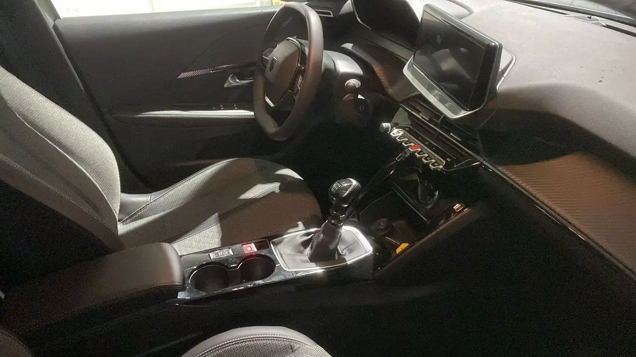 Peugeot 208 Allure PureTech 100 S/S 9