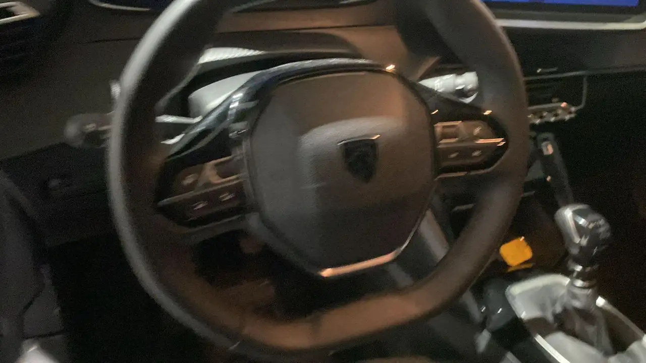 Peugeot 208 Allure PureTech 100 S/S 15