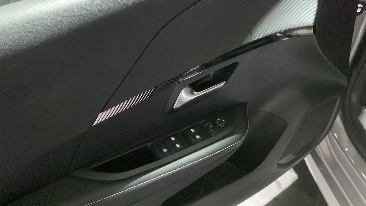 Peugeot 208 Allure PureTech 100 S/S 14