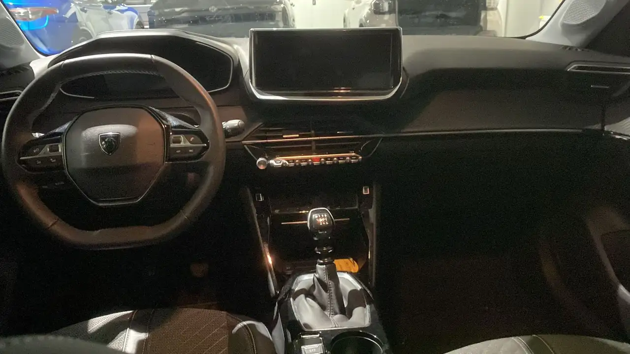 Peugeot 208 Allure PureTech 100 S/S 12