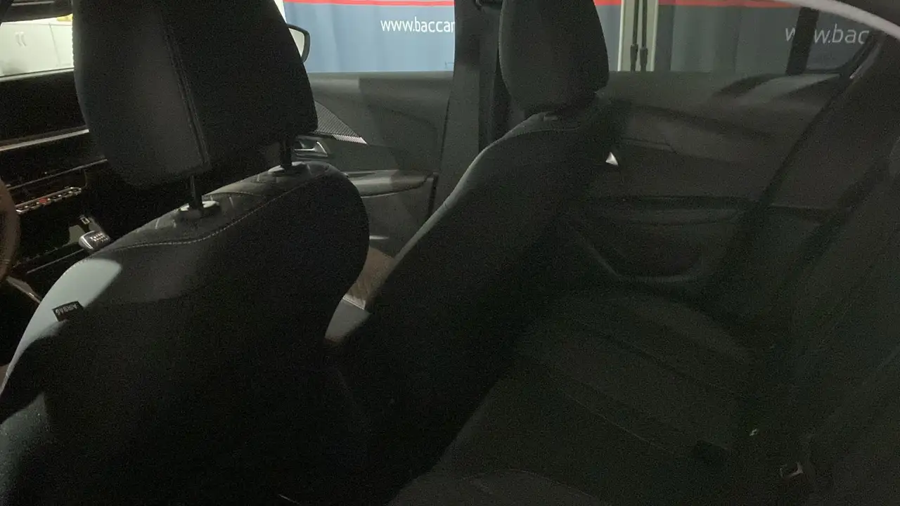 Peugeot 208 Allure PureTech 100 S/S 11