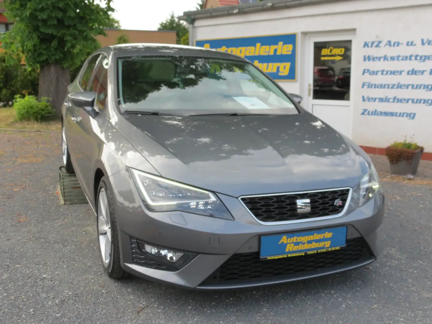 SEAT Leon FR Navi!!Teilleder!!SHZ.!!Temp.!!TOP!!! Grau - 1