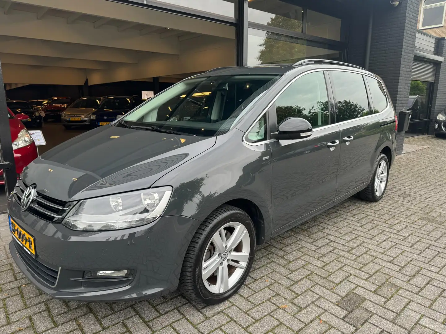 Volkswagen Sharan 1.4 TSI / 5 PERSOONS / APK 2-2026 Gris - 1